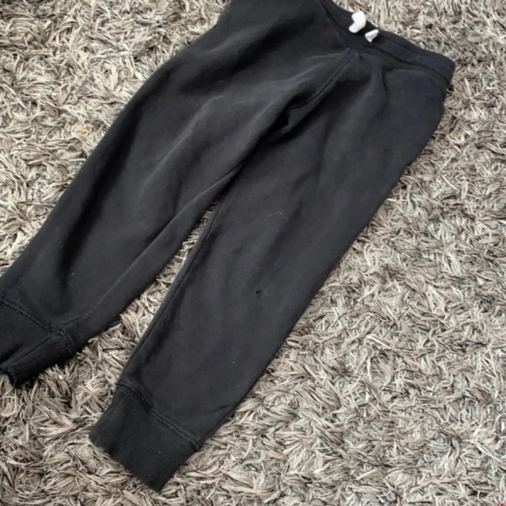 Boys H&M joggers small hole 4-5 years bundle & save big!